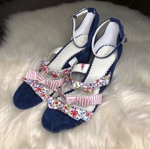 Wilder wedge sandal floral size 10